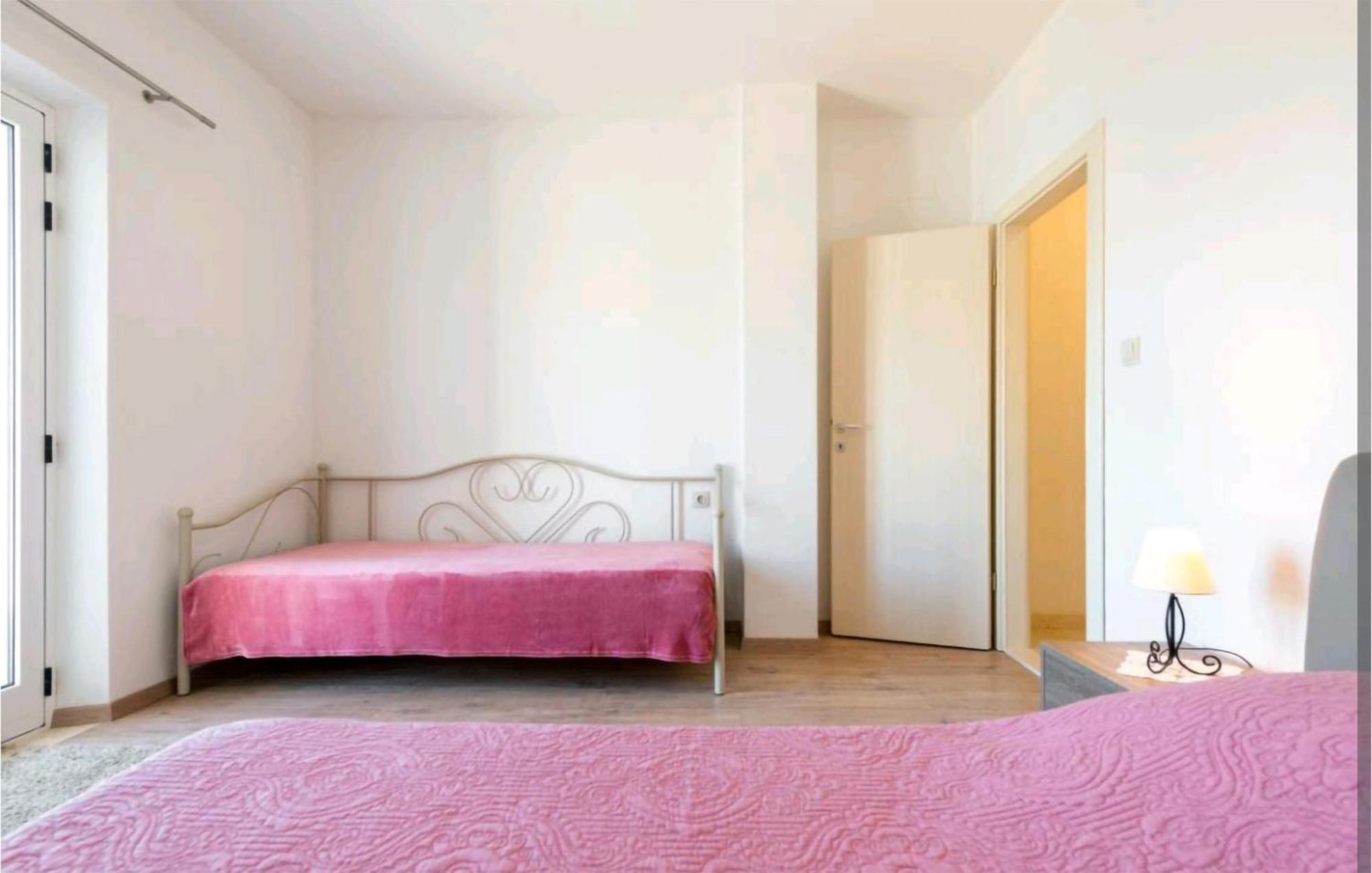 Amazing Apartment In Selca With Wifi Exteriér fotografie