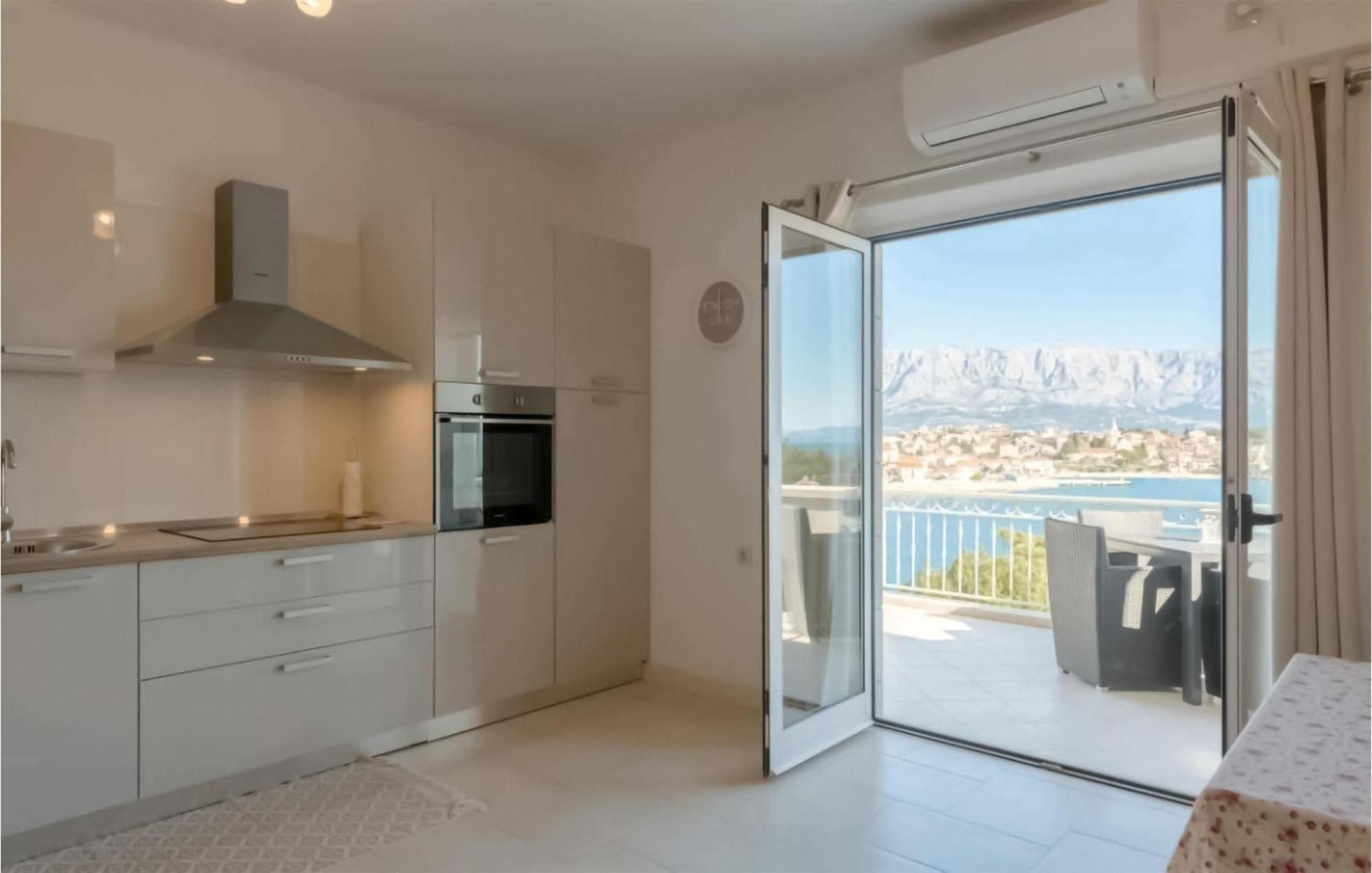 Amazing Apartment In Selca With Wifi Exteriér fotografie