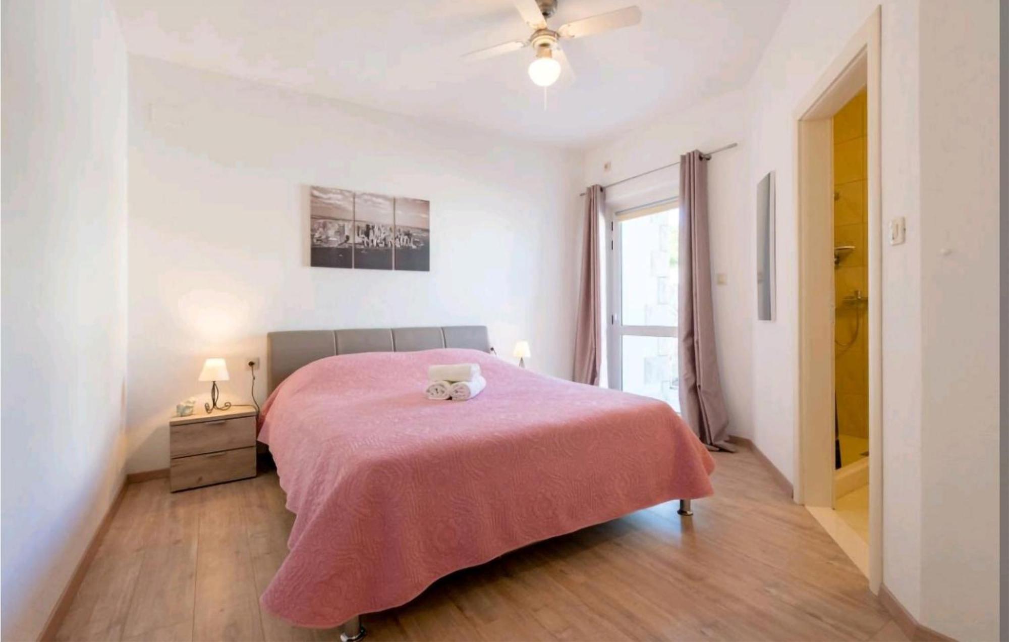 Amazing Apartment In Selca With Wifi Exteriér fotografie