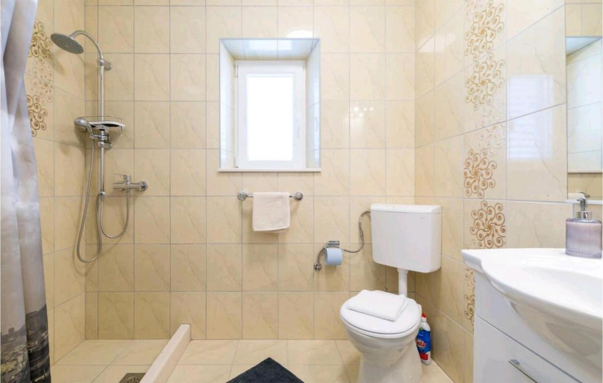 Amazing Apartment In Selca With Wifi Exteriér fotografie